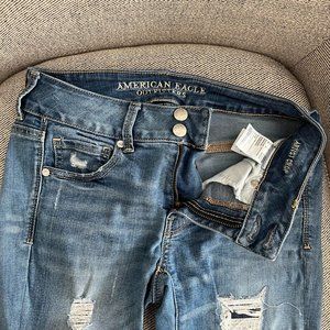 American Eagle Artist Crop Super Stretch Distressed Jeans (Size 4)